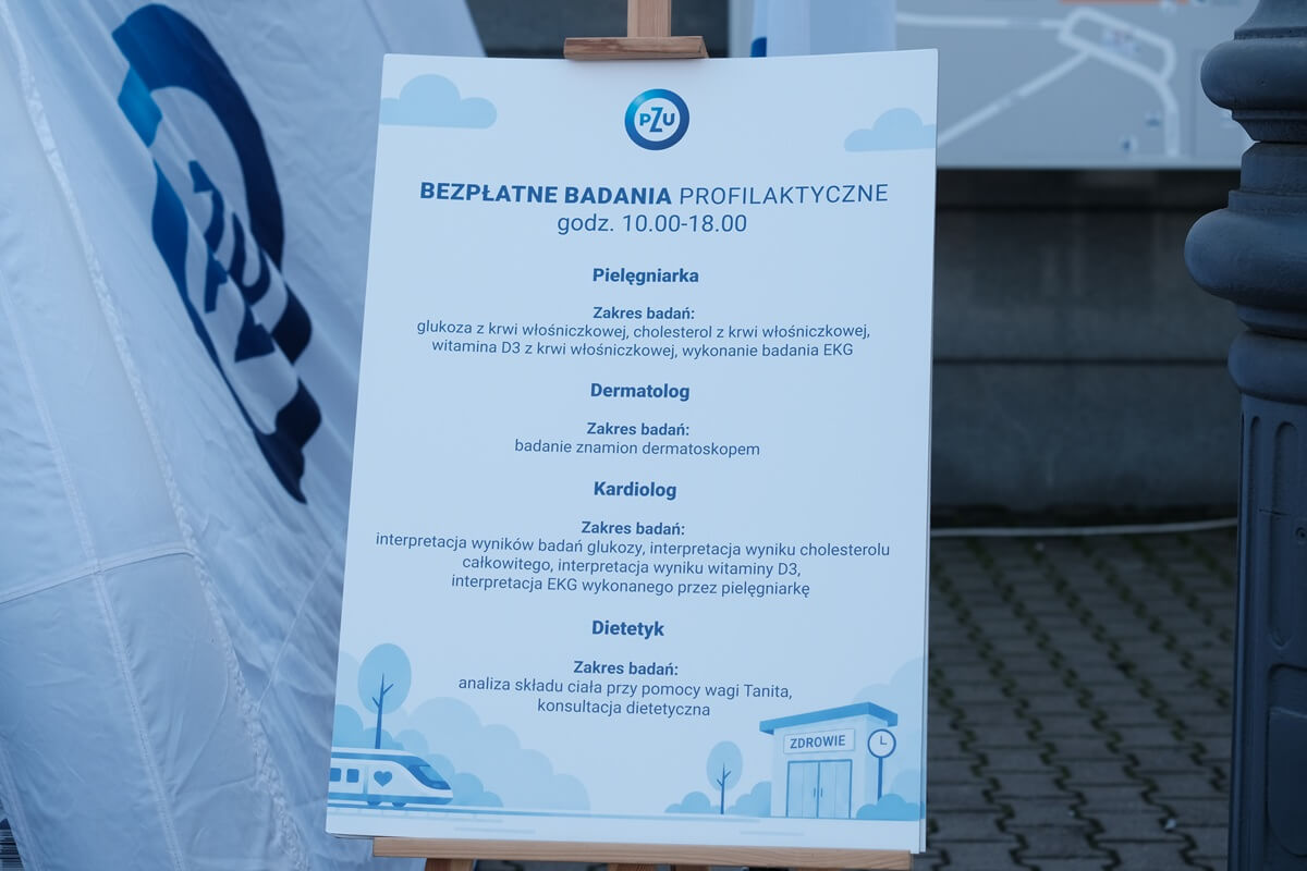 Przed budynkiem Dworca PKP w Lublinie stanęła Strefa Zdrowia PZU. Bezpłatne badania i konsultacje dla mieszkańców 4 Strefa Zdrowia PZU - Pociąg do Zdrowia przed budynkiem Dworca PKP w Lublinie
