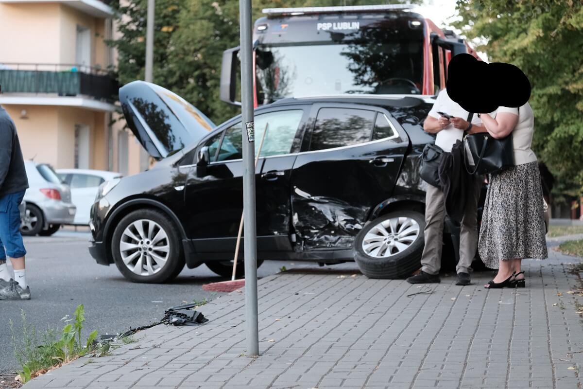 Zderzenie opla z volkswagenem na ul. Szczerbowskiego