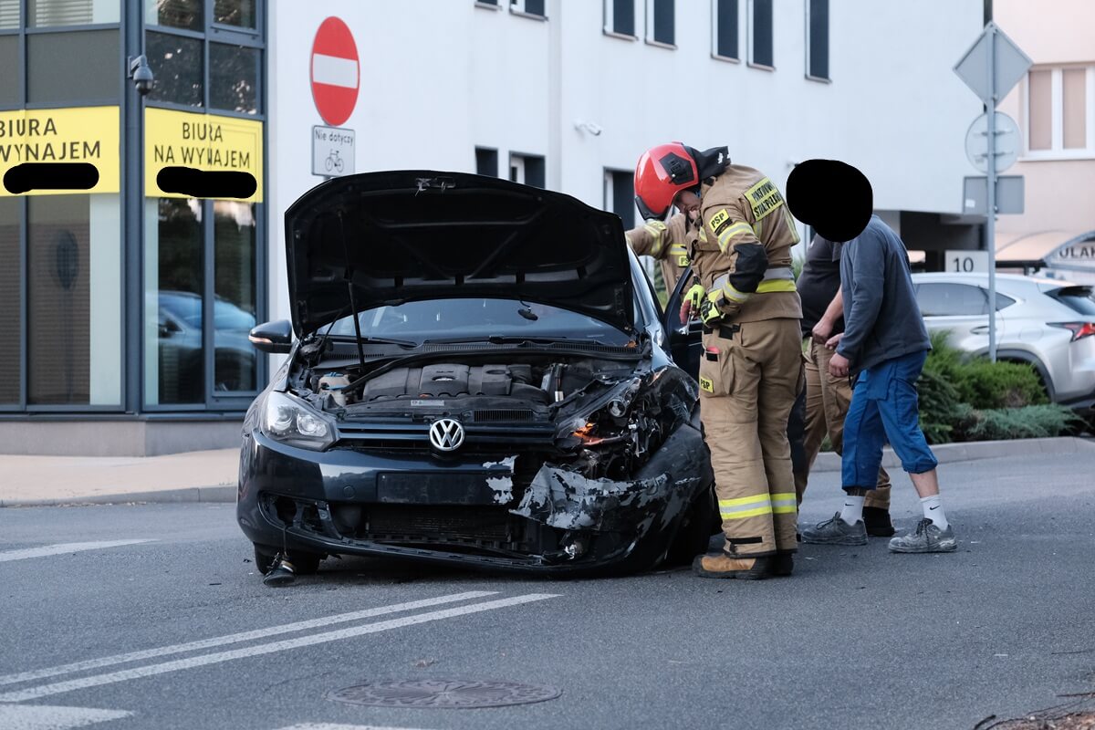 Zderzenie opla z volkswagenem na ul. Szczerbowskiego