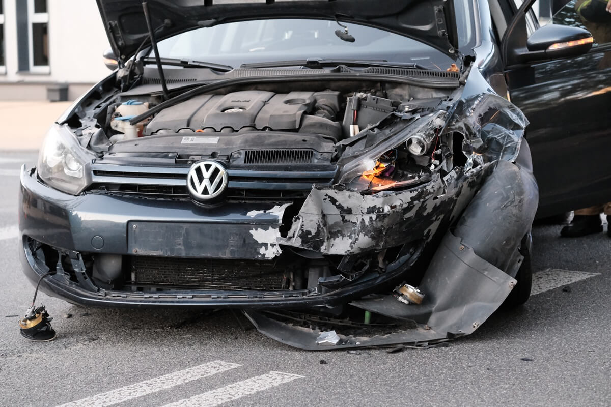 Zderzenie opla z volkswagenem na ul. Szczerbowskiego