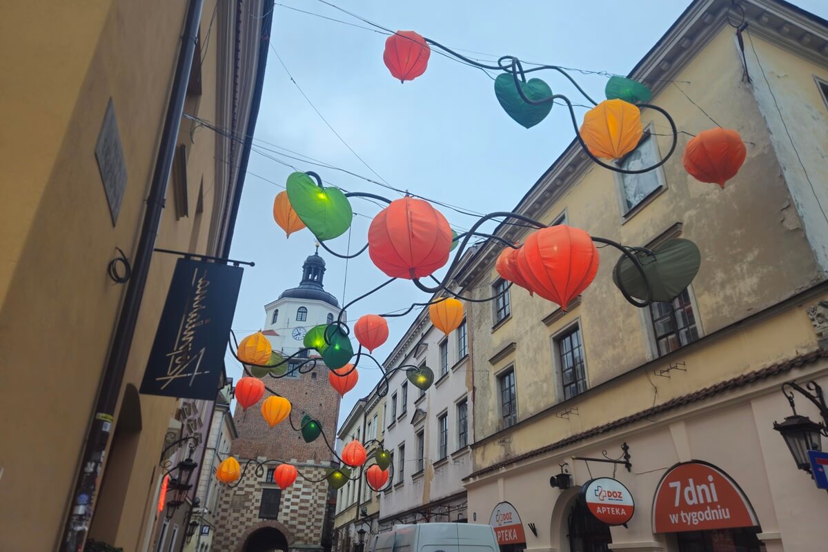 Instalacja "Jesienne miechunki" na Starym Mieście