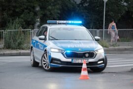 radiowoz zamknieta ulica f2f61dd56db2
