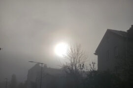 slonce przebijajace sie przez poranna mgle b2bdd1f0d054
