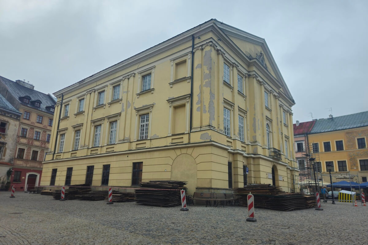 Co się dzieje wokół Trybunału Koronnego na Starym Mieście? Lublin ponownie wystąpi w dużej produkcji | ZDJĘCIA 2 Trybunał Koronny wystąpi w historycznym serialu
