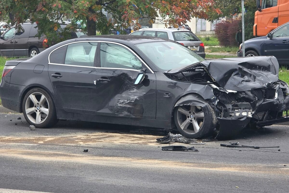Zderzenie BMW i volkswagena na rondzie Mohyły. Ranna kobieta i dziecko | ZDJĘCIA 4 Zderzenie volkswagena z BMW na rondzie Mohyły w Lublinie