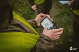 zolnierze wot przeszukujacy okolice zalewu zemborzyckiego 08085ce40133